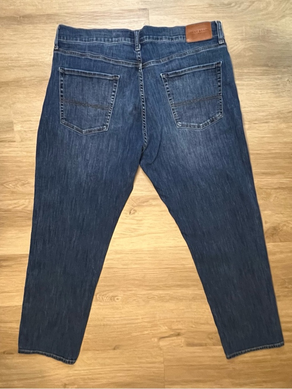 Men’s Lucky Brand 221 Straight Jeans Medium Wash, 40”x30” - Picture 2 of 8
